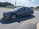 Used 2018 Toyota Camry LE image 2