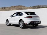 Certified 2024 Porsche Macan image 3