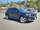 Used 2021 Volvo XC40 T4 Momentum image 2