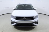 Used 2022 Volkswagen Tiguan SE image 2