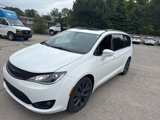 Used 2018 Chrysler Pacifica Touring-L Plus w/ S Appearance Package image 2