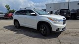Used 2016 Toyota Highlander XLE image 3