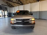 Used 2005 Chevrolet Suburban LS image 2