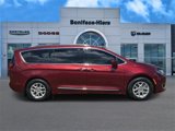 Used 2020 Chrysler Pacifica Touring-L image 3