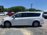 Used 2023 Chrysler Pacifica Touring-L image 2