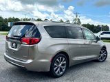 Used 2017 Chrysler Pacifica Limited image 5