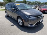 Used 2017 Chrysler Pacifica Touring-L image 3