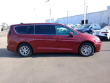 Used 2023 Chrysler Pacifica Touring-L image 2