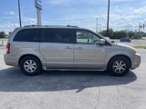 Used 2009 Chrysler Town & Country Touring image 4