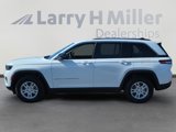 Used 2023 Jeep Grand Cherokee Laredo image 2