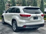 Used 2017 Toyota Highlander XLE image 3