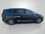 Used 2017 Chrysler Pacifica Limited image 6