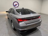 Used 2022 Hyundai Elantra SE image 2