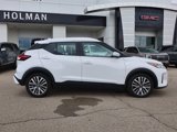 Used 2021 Nissan Kicks SV image 2