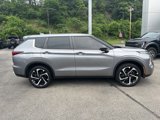 Used 2022 Mitsubishi Outlander SE image 2