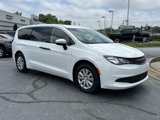 Used 2021 Chrysler Voyager L image 2