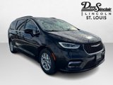 Used 2022 Chrysler Pacifica Touring-L image 3