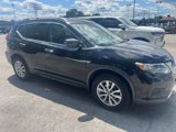 Used 2018 Nissan Rogue SV image 2