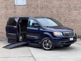 Used 2014 Chrysler Town & Country Touring image 2
