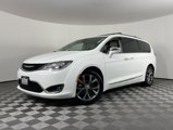 Used 2017 Chrysler Pacifica Limited image 2