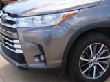 Used 2017 Toyota Highlander XLE image 3