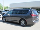 Used 2021 Chrysler Pacifica Touring image 4