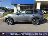 Used 2024 Nissan Rogue SV image 2