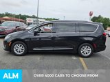 Used 2020 Chrysler Pacifica Touring-L image 3