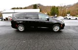 New 2025 Chrysler Pacifica Select image 4