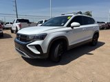 Used 2022 Volkswagen Taos SE image 2
