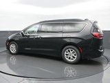 Used 2022 Chrysler Pacifica Touring-L image 3