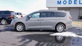 Used 2022 Chrysler Pacifica Touring-L image 3