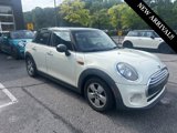 Used 2015 MINI Cooper 4-Door Hardtop image 4