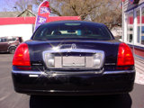 Used 2010 Lincoln Town Car Signature Limited image 3