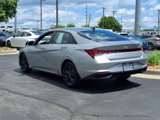 Used 2022 Hyundai Elantra SEL image 4