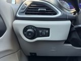 Used 2022 Chrysler Pacifica Touring-L image 3