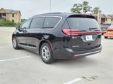 New 2023 Chrysler Pacifica Limited image 2