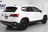 Used 2022 Volkswagen Taos SE image 2