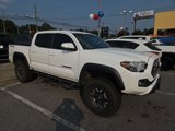 Used 2017 Toyota Tacoma TRD Off-Road image 2
