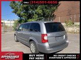 Used 2014 Chrysler Town & Country Touring image 3