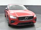 Used 2022 Volvo S60 B5 Momentum w/ Premium Package image 2