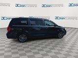 Used 2017 Dodge Grand Caravan SXT image 2