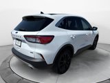Used 2022 Ford Escape SE image 3
