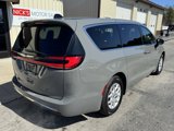 Used 2023 Chrysler Pacifica Touring-L image 3