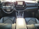 Used 2023 Toyota Highlander XSE image 2