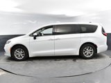 Used 2023 Chrysler Pacifica Touring-L image 6