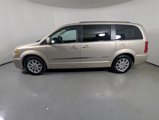 Used 2016 Chrysler Town & Country Touring image 4