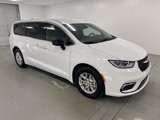 New 2025 Chrysler Pacifica Select image 3