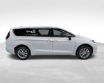 New 2025 Chrysler Pacifica Select image 4