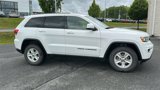 Used 2017 Jeep Grand Cherokee Laredo image 3